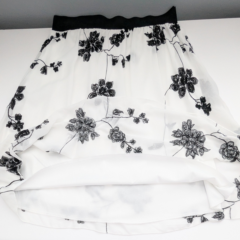 Women's (Size M) White Sheer Flowy A-Line Skirt w/Black Embroidered Florals - Picture 6 of 14